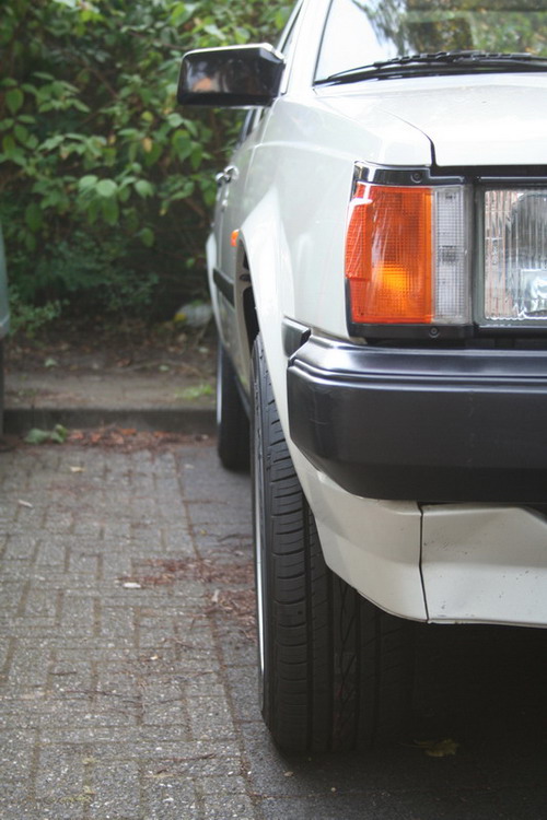 Carina GT-R rims on the front rightside of the car