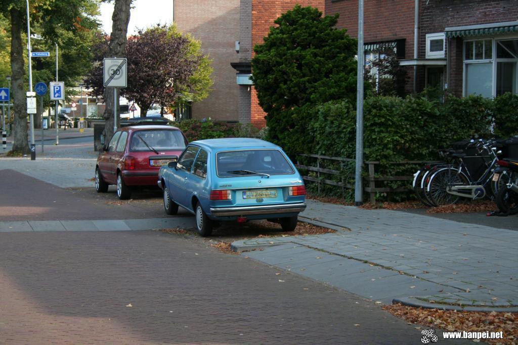 Down on the Street: Mazda 323 mk1