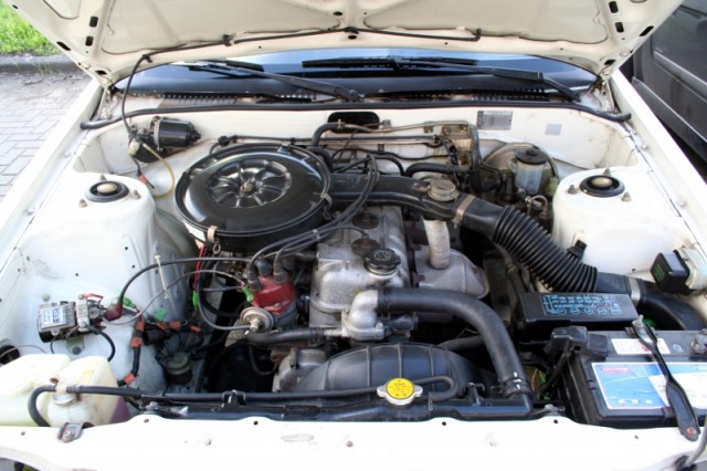 Carina TA60 Enginebay: the indestructible 2T engine!