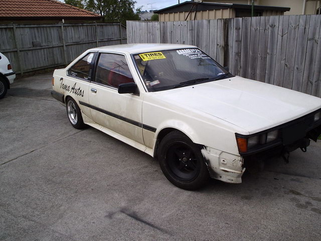 Karl Skewes's Toyota Carina AA60 with Hosinos at the rear!