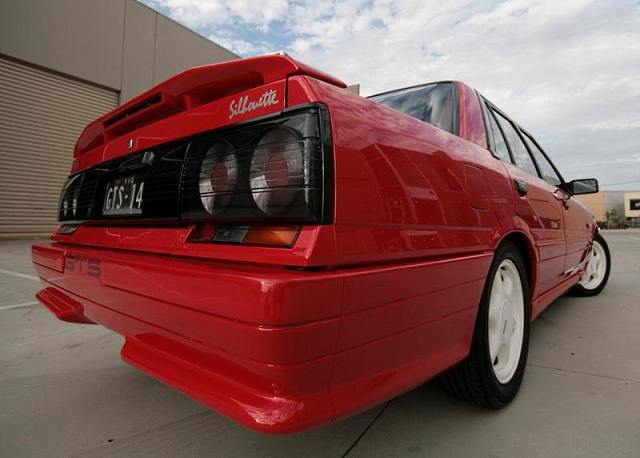 Round taillights on Nissan Skyline R31 GTS Silhouette