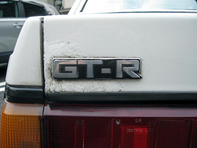 Rusted trunk under the Carina GTR logo Rusted trunk under the Carina GTR logo