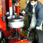 Video: how to change a tire by a machine?