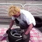 Video: how to change a tire by hand?