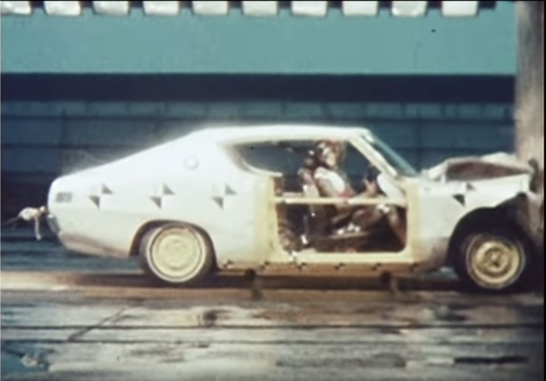 Nissan Skyline C110 Crash Test