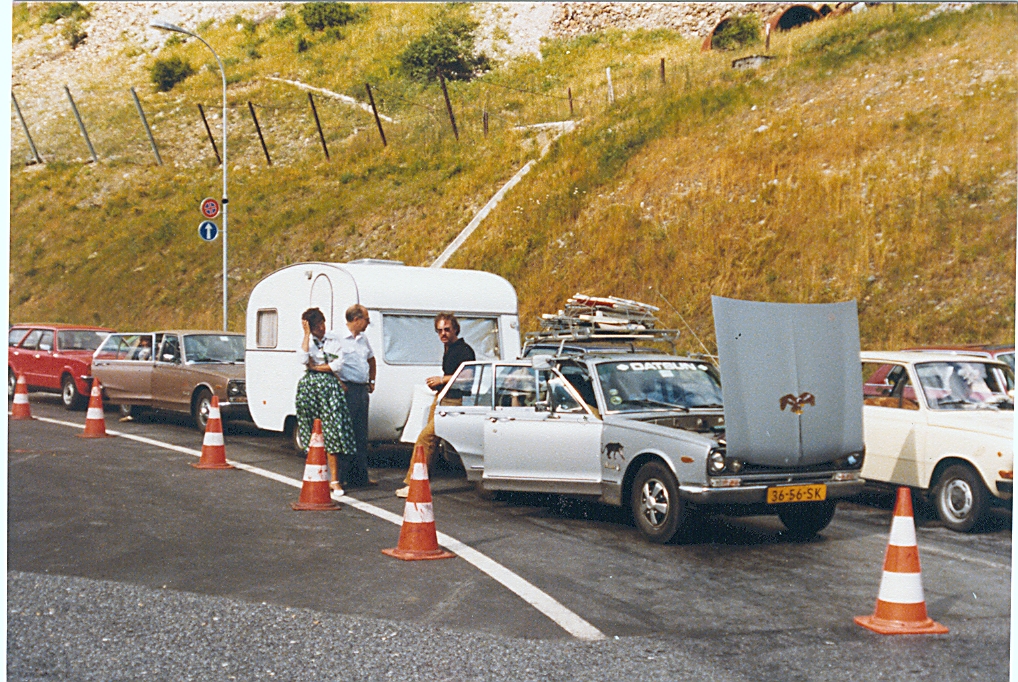 Nissan 2000GT HGLC10 towing a caravan