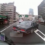 WTF: Careless driver wrecks a Toyota Century!
