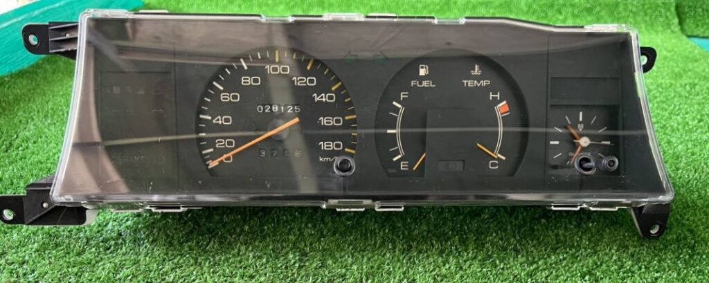 Corolla Van KE72V gauge cluster nearly identical to the Levin GL Lime / Trueno XL Lissé AE85 gauge cluster