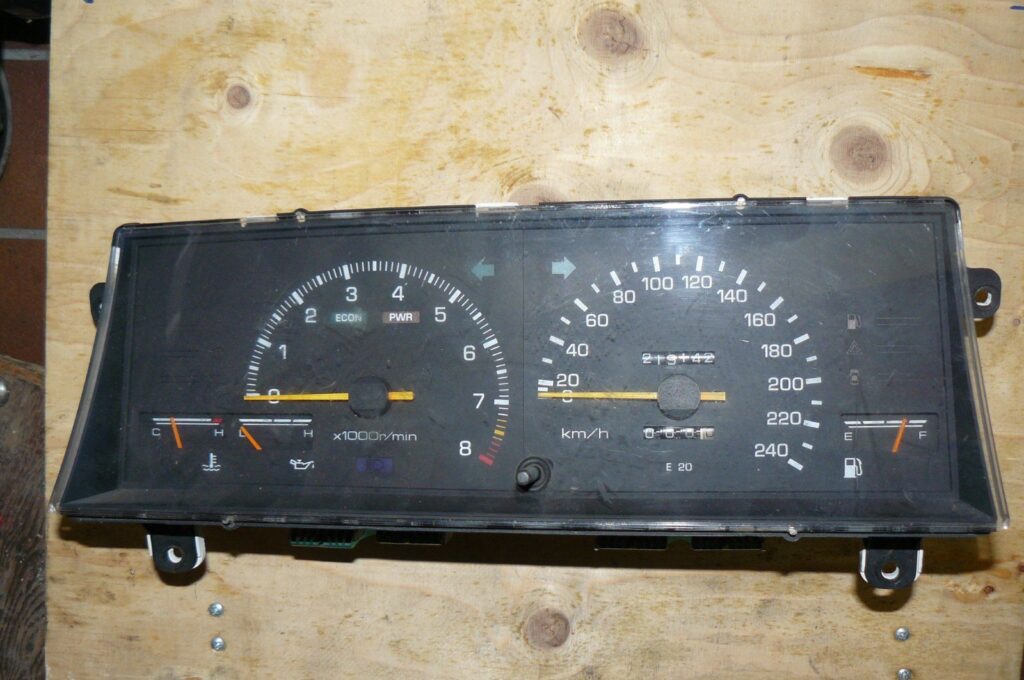 European zenki Toyota Corolla GT Twin Cam 16 AE86 gauge cluster