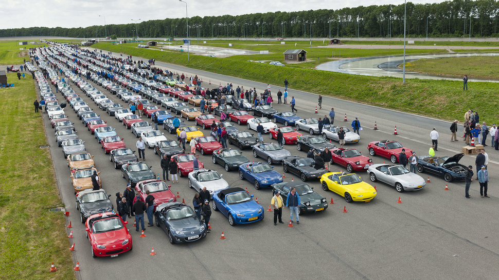 Count the number of MX5s!