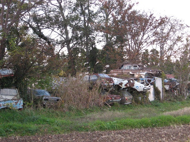 An overview of the junkyard in Kami