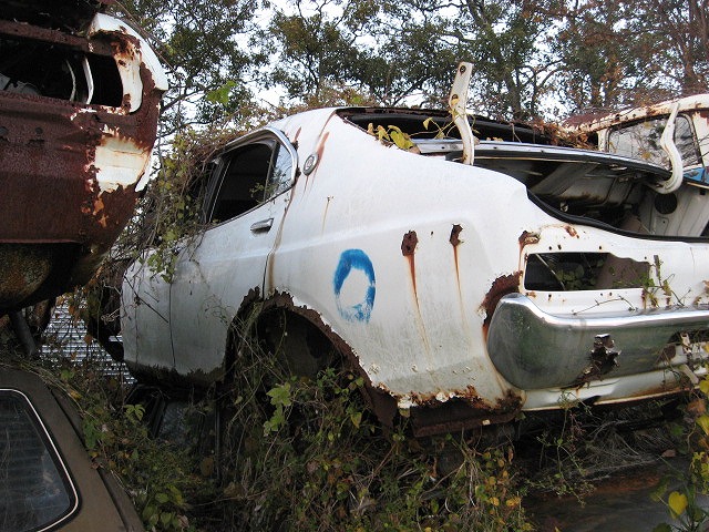 Rusty Nissan Bluebird-U 610