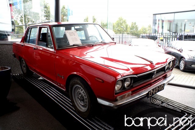 Nissan 2400GT HGLC10 at Garage Denissen