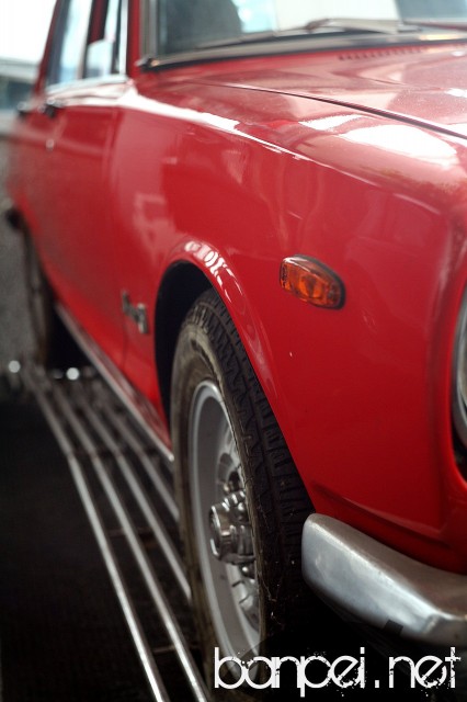 Nissan 2400GT HGLC10 at Garage Denissen