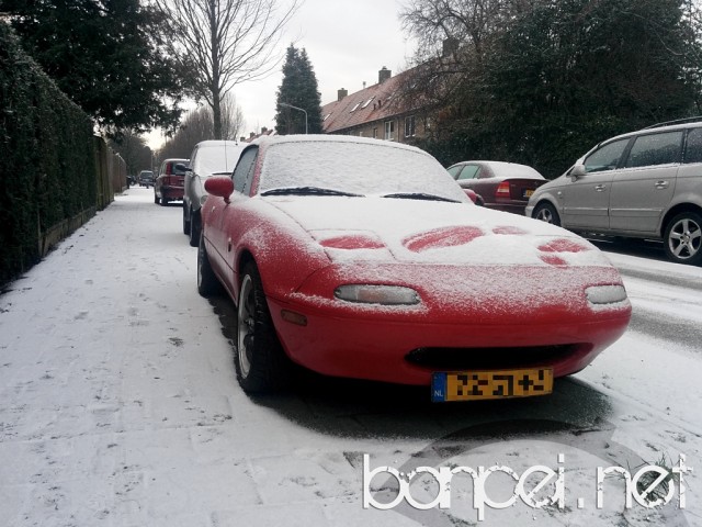 Down on the Street: Snowy Mazda MX-5 NA