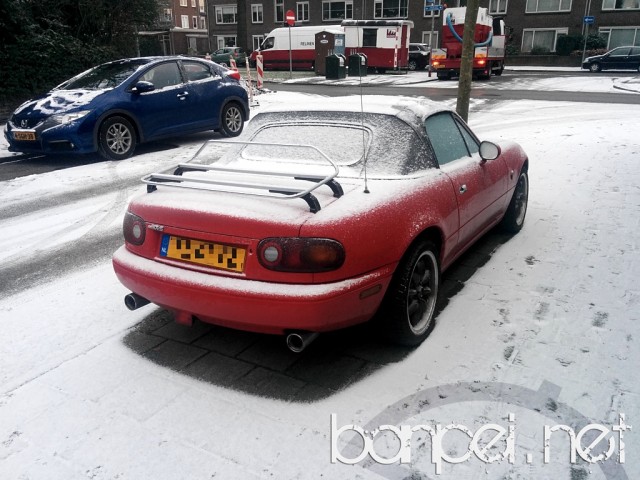 Down on the Street: Snowy Mazda MX-5 NA