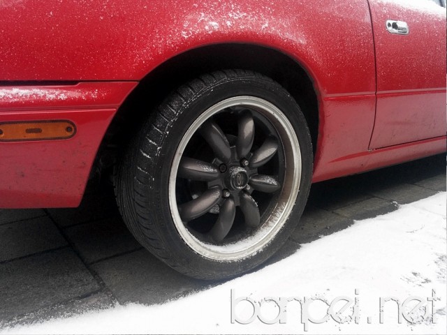 Down on the Street: Snowy Mazda MX-5 NA