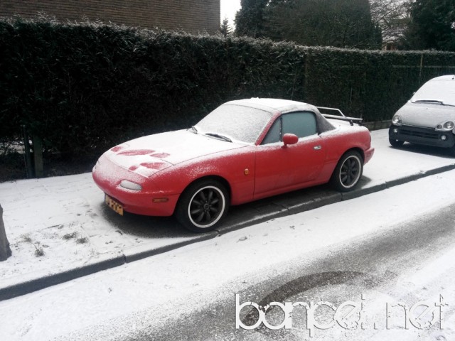 Down on the Street: Snowy Mazda MX-5 NA