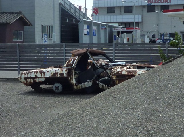 Rusty pair of Mazda Cosmo 110S [Japanese Rustoseums]