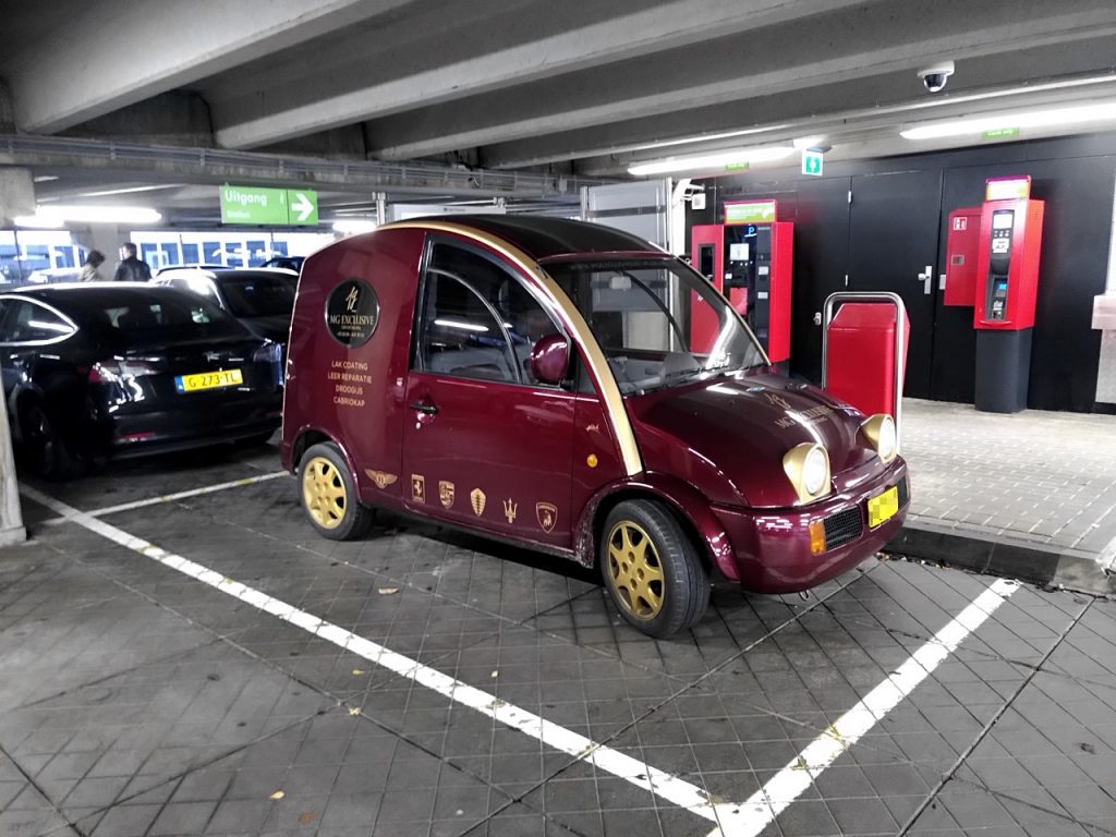 1989 Nissan S-Cargo parked at my local multistory parking garage