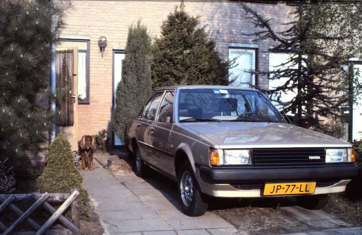 1983 Toyota Carina DX TA60 - You got to love that dog sitting next to it!
