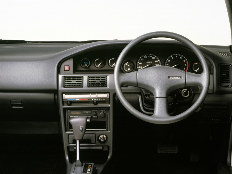 Corolla E90 sedan interior