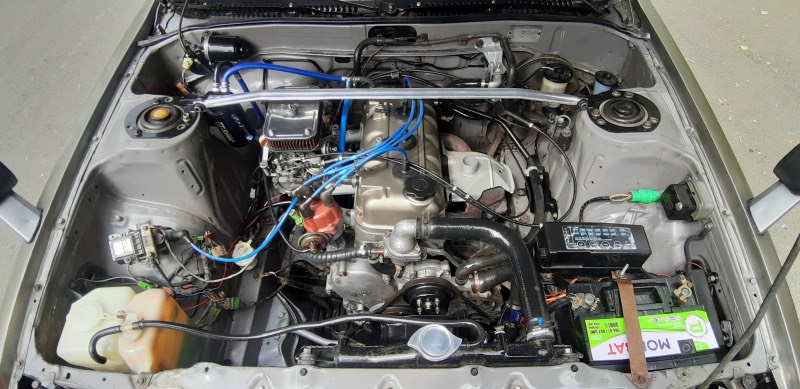 Under bonnet modifications are a strut tower bar, Aisin carburetor and electric fan