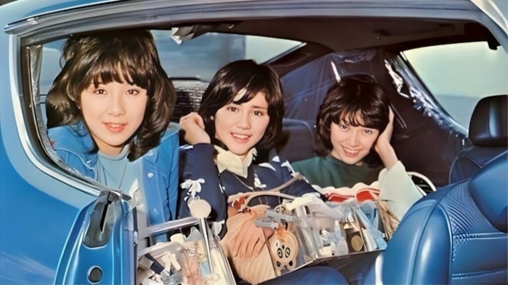 The Candies (キャンディーズ) in the back of a Nissan Skyline C110 coupé