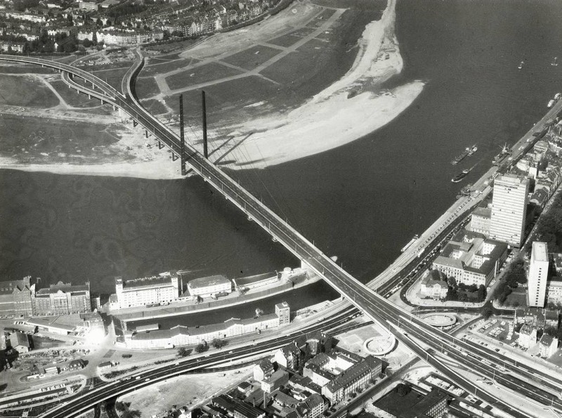 Rheinkniebrücke connecting Oberkassel with Düsseldorf when new