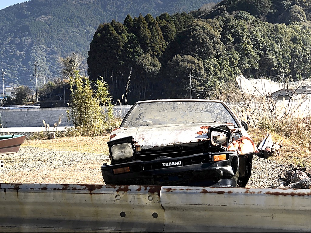 Wrecked zenki panda three-door Sprinter Trueno GT Apex AE86